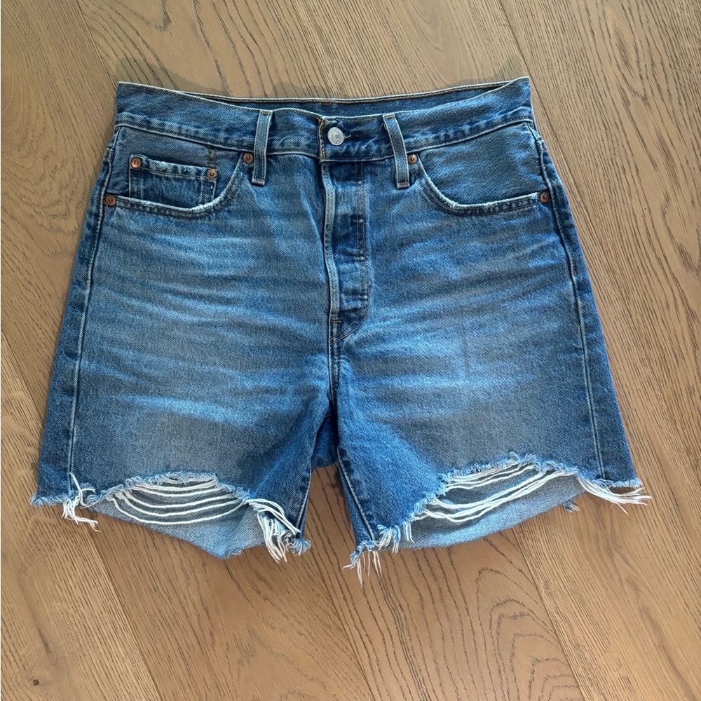 Levi's Women's 501 Mid Thigh Short - Medium Indigo Destructed - 29